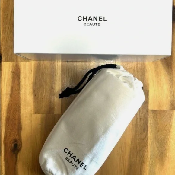 NEW Chanel Beauté cream Travel throw blanket - Picture 4 of 9